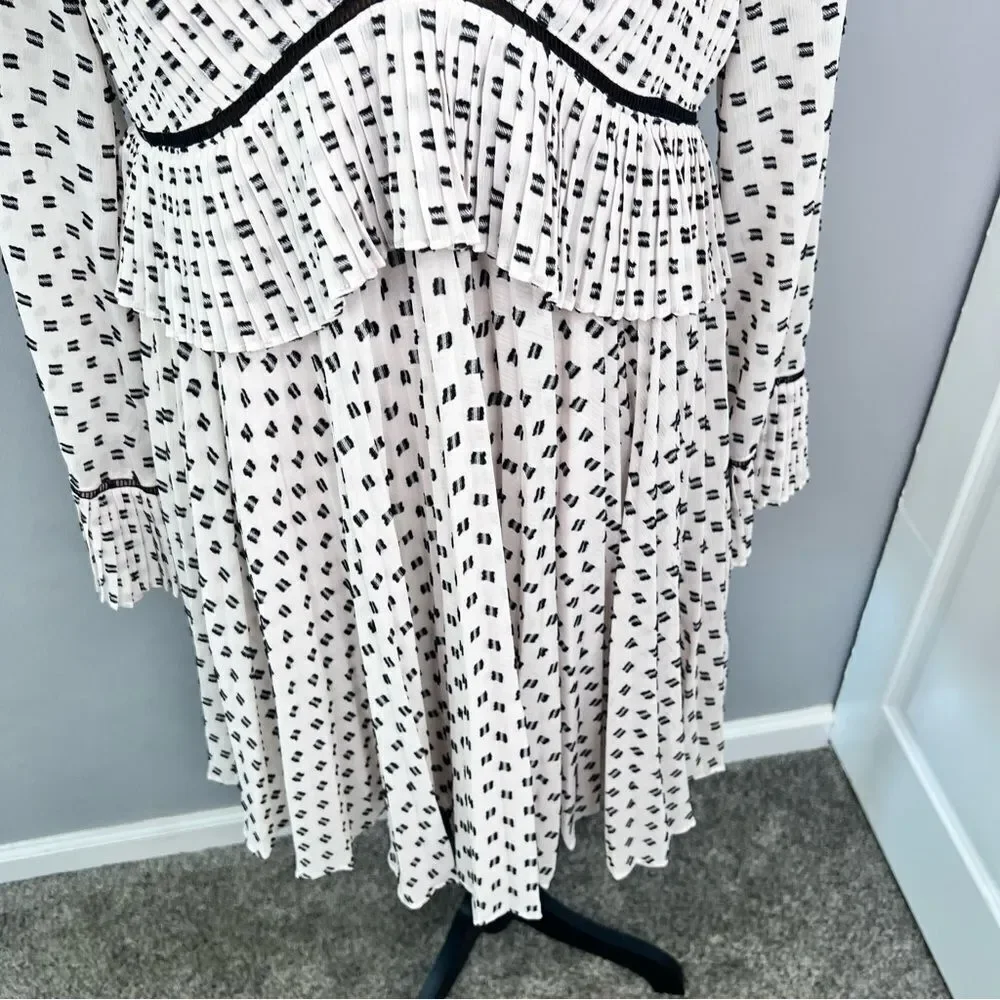 Sz M Chelsea & Violet White& Black Dress $79 MSRP